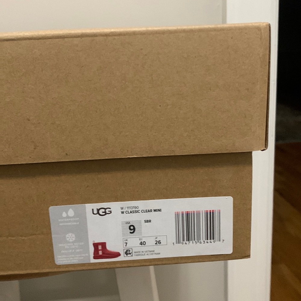 UGG Authentic Classic Clear Mini Waterproof Boots in RED ❤️ NEW size 9 - Picture 6 of 16